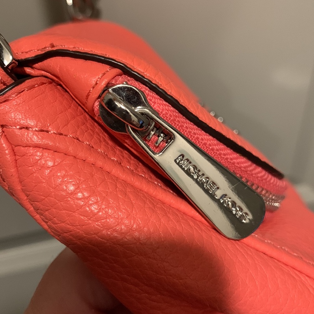 Michael Kors cross body *FREE SHIPPING! - Picture 4 of 7